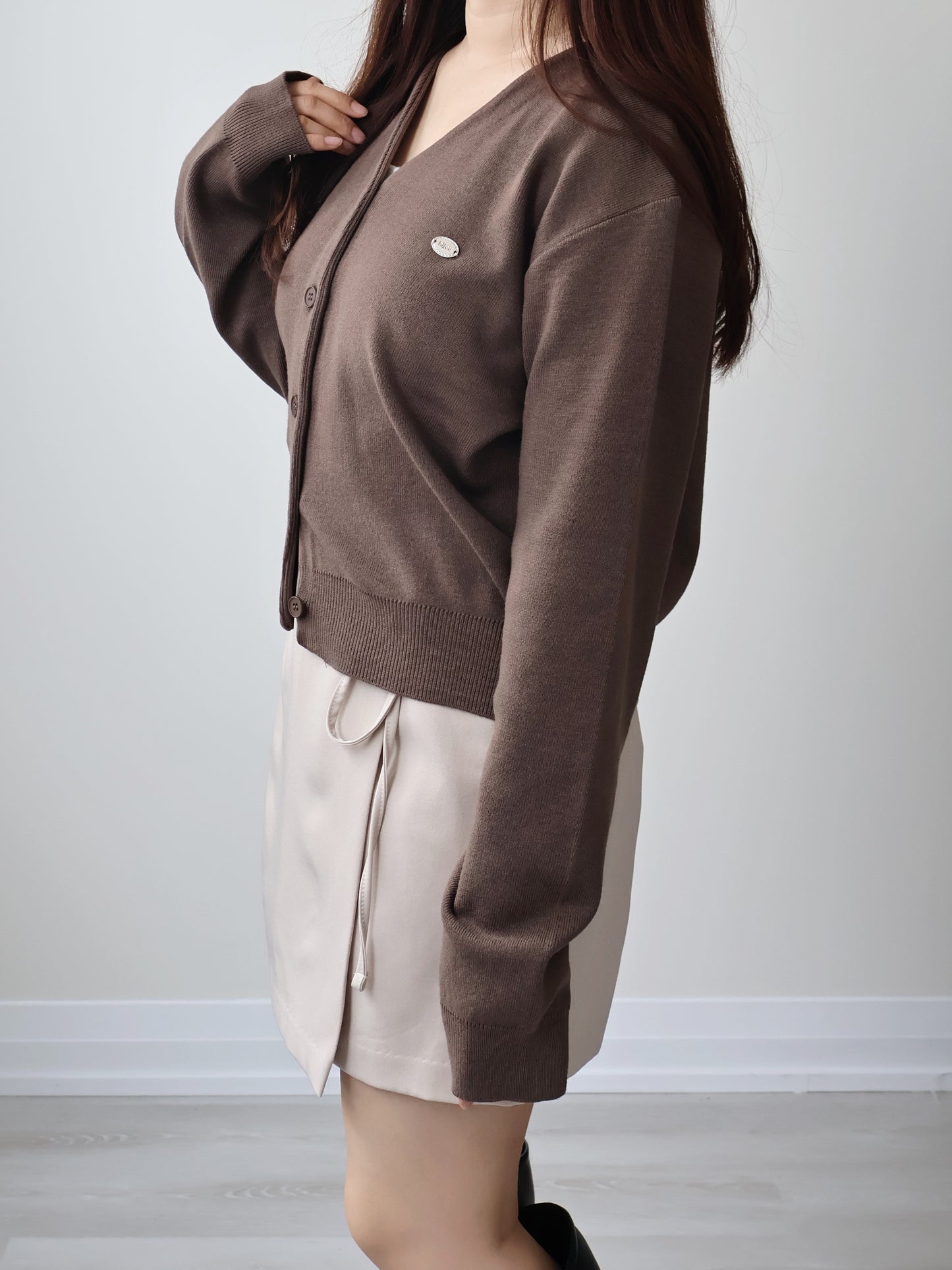 V-neck Silver Plaque Mochi Cardigan(Coffee)