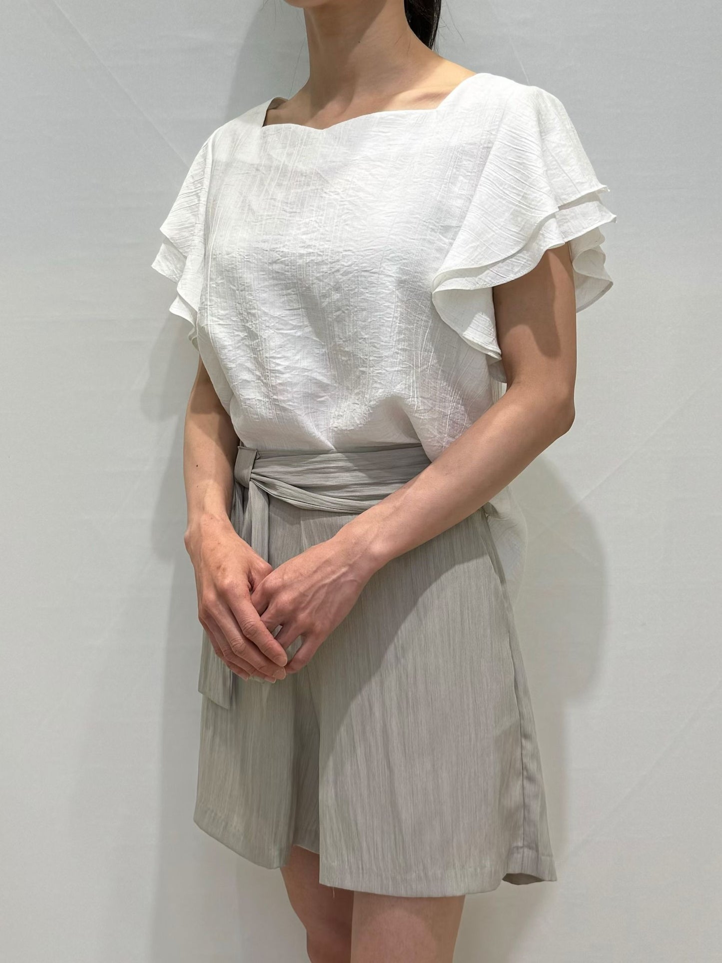 Layered Flutter-Sleeve Slimming Linen Blouse(3 colors)
