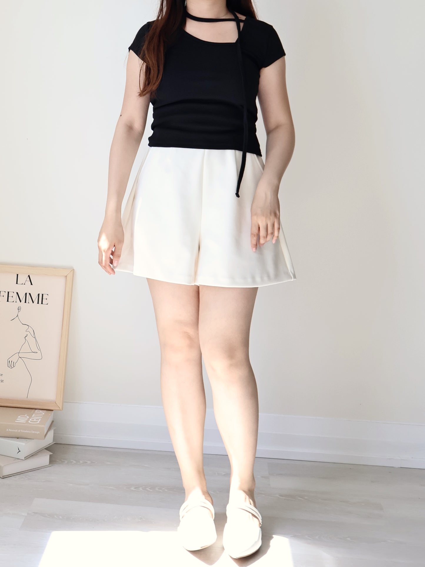 Asymmetric Halter-Tie Stretchy Top
(Black)