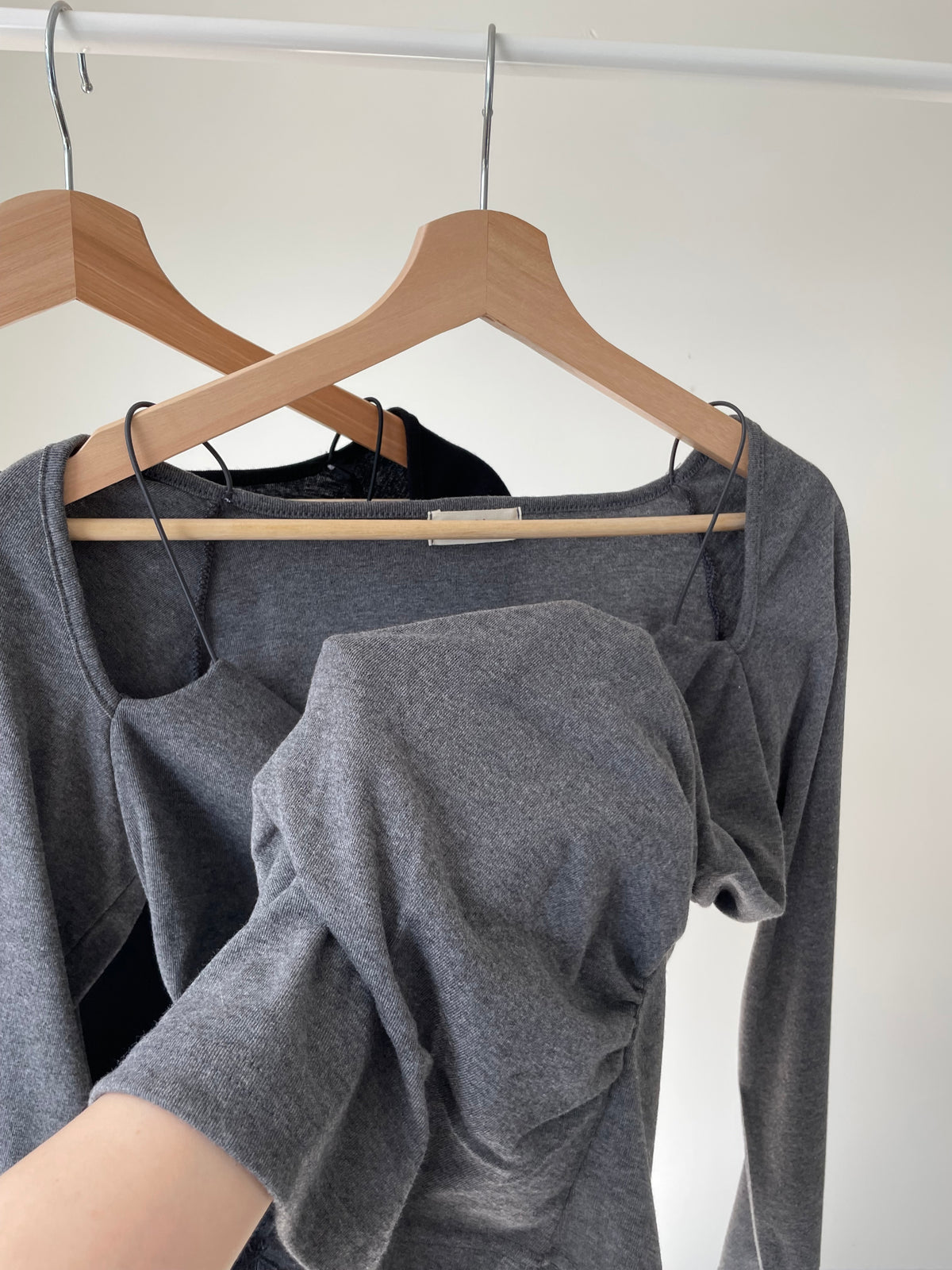 2-Way Draped Neck Strap Off-Shoulder Top(Black)