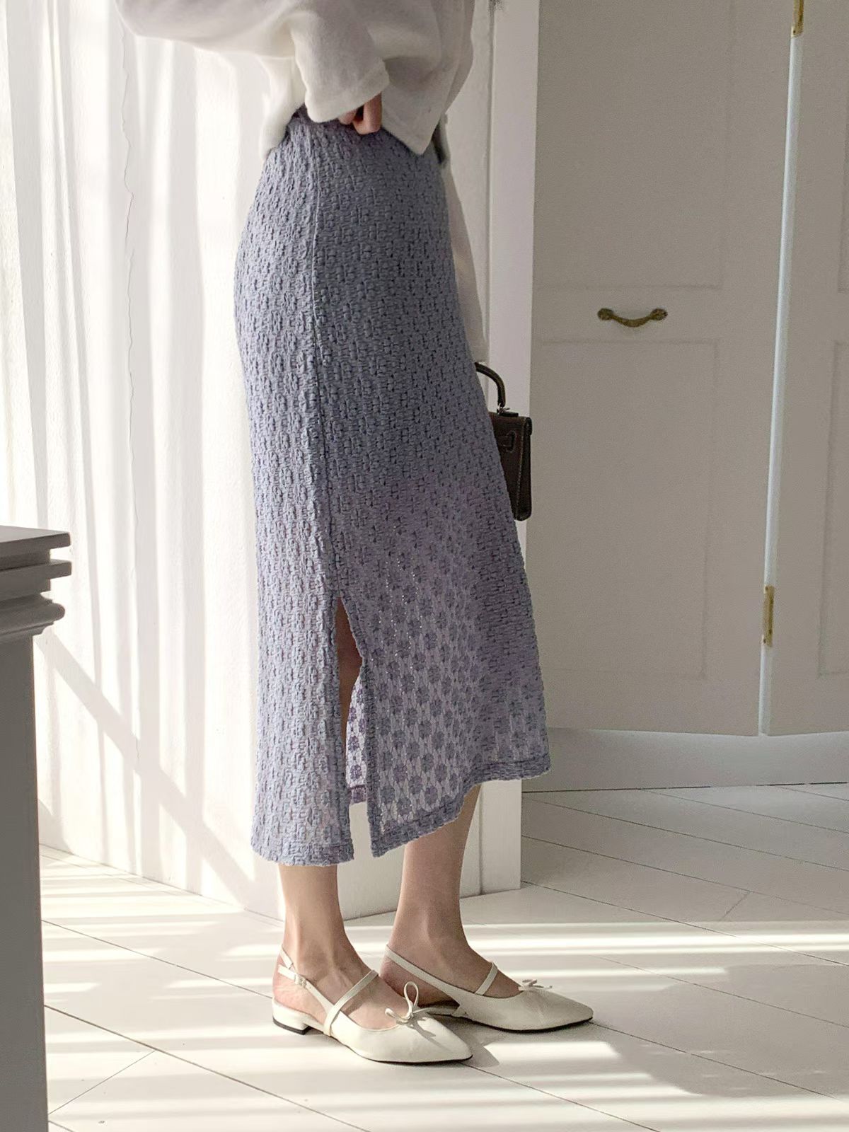 [Stretch Fabric] French Elegant Floral Embossed Slit Midi Skirt(3 colors)