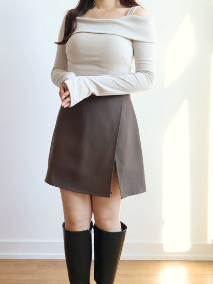 [Warm Fleece] Asymmetrical Neckline One-Shoulder Top(Beige)