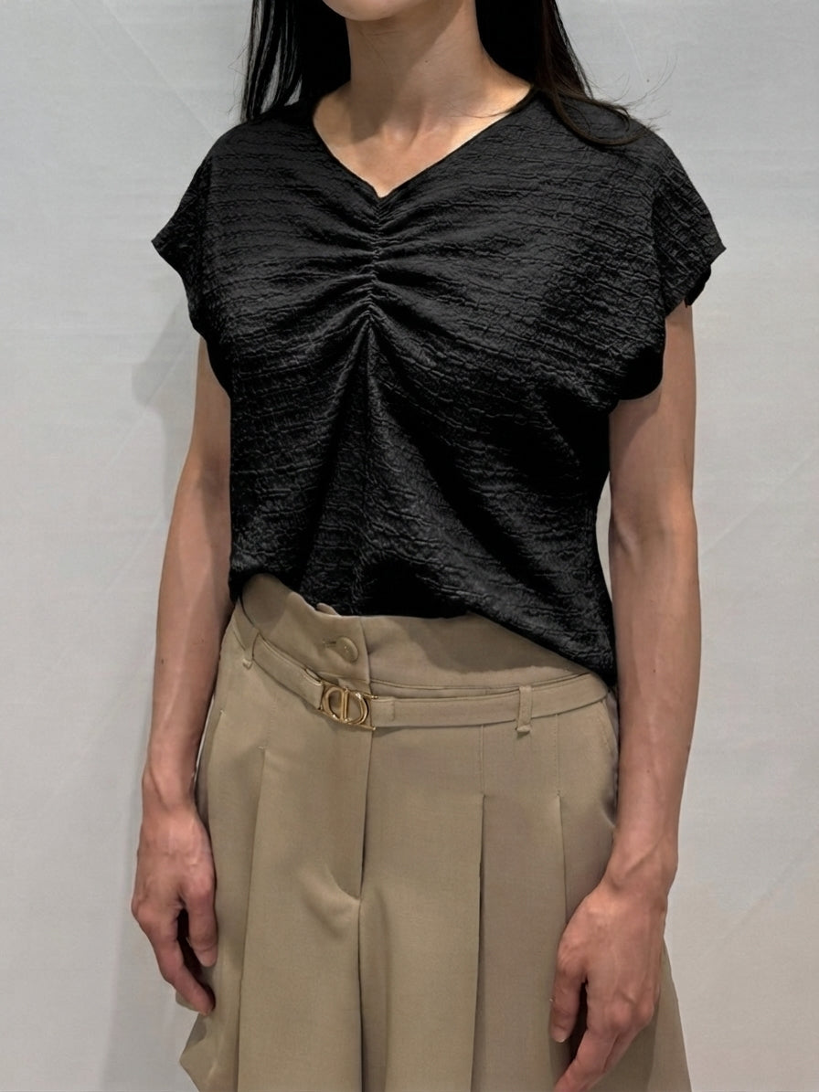 [Wrinkle-Free] V-Neck Waffle Arm-Concealing Top(Black)