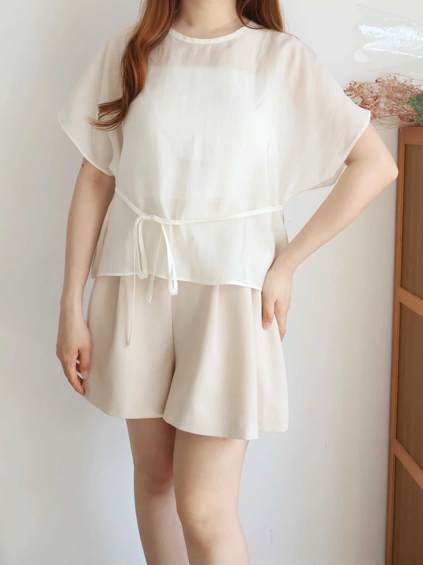 Elegant Tie Detail Flutter-Sleeve Tencel Blouse(Ivory)