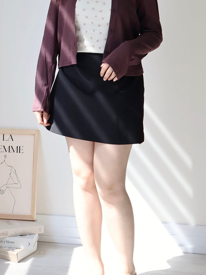 Sleek Muted Tone Side-Slit Tailored Skirt(Black)