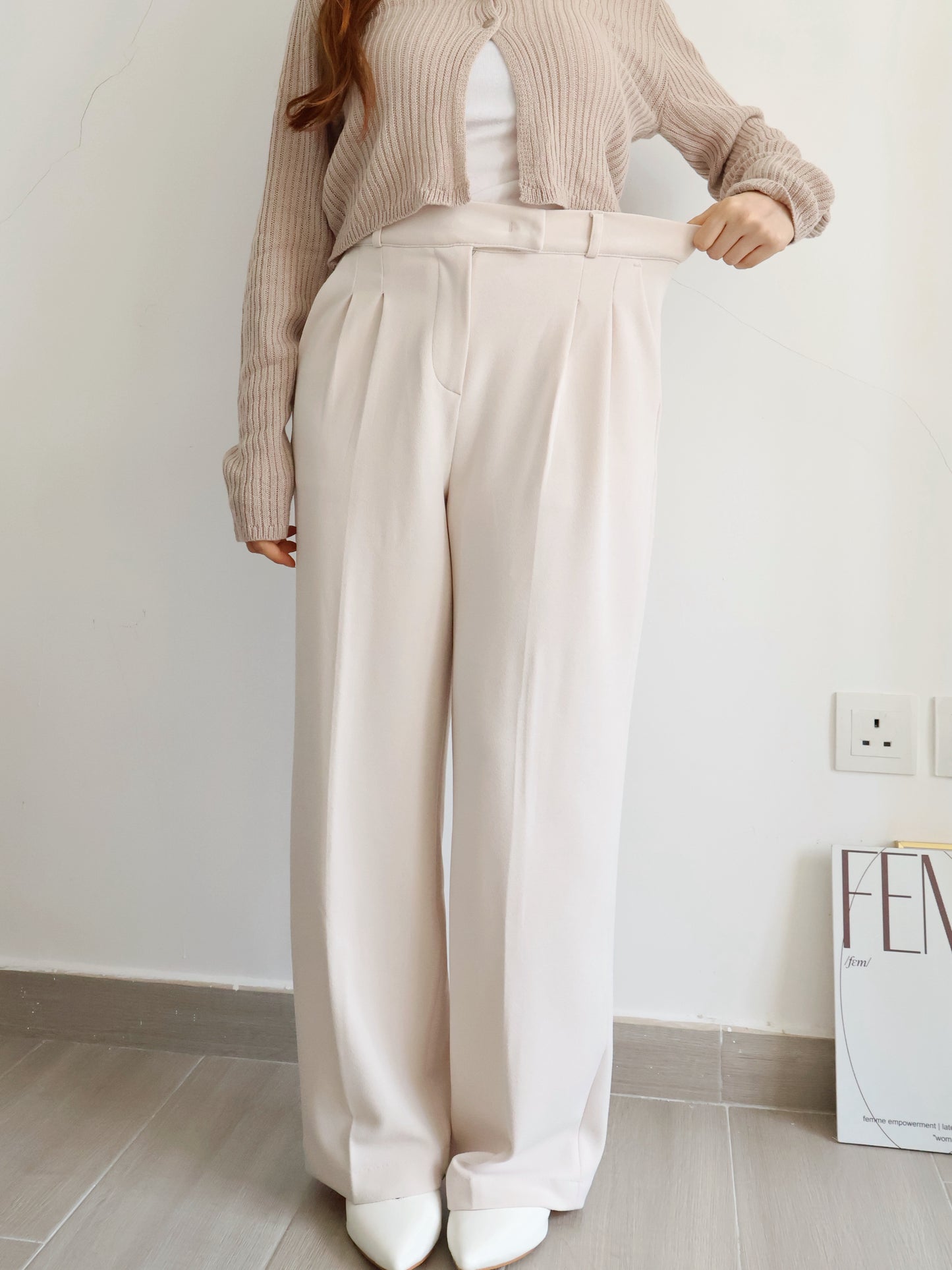 [Best Seller🏅] Wrinkle-free Fabric Pleated Straight Leg Trousers(Beige)