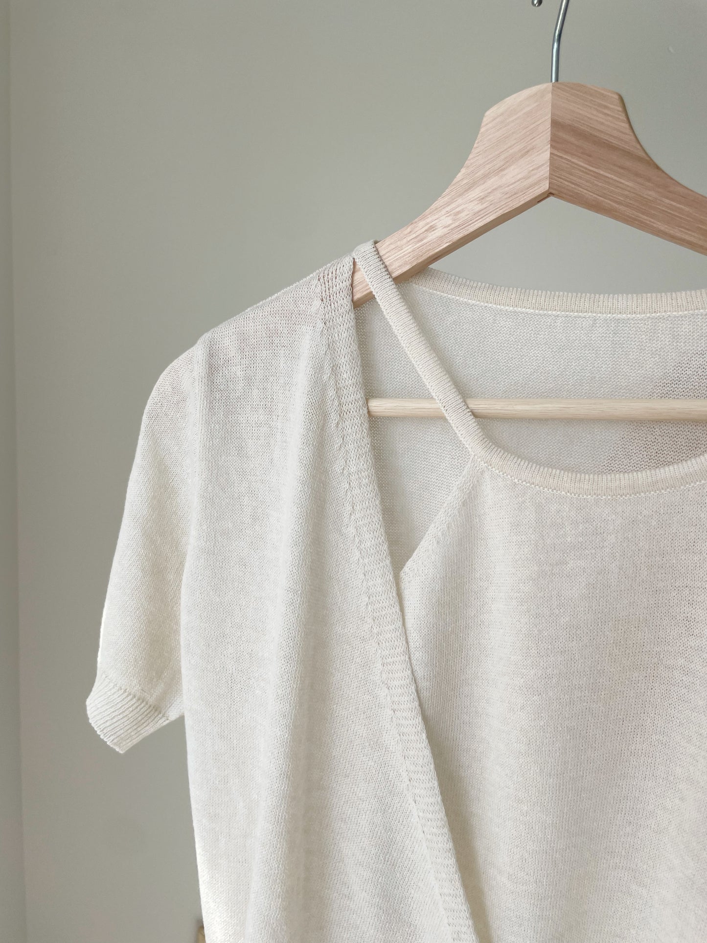 Lighweight Eyelet Overlap Linen Knit Top(Beige)