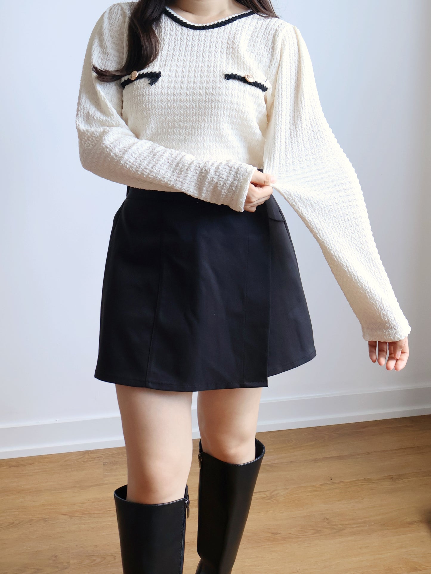 Coco Wave Pattern Embossed Button Top(Ivory)