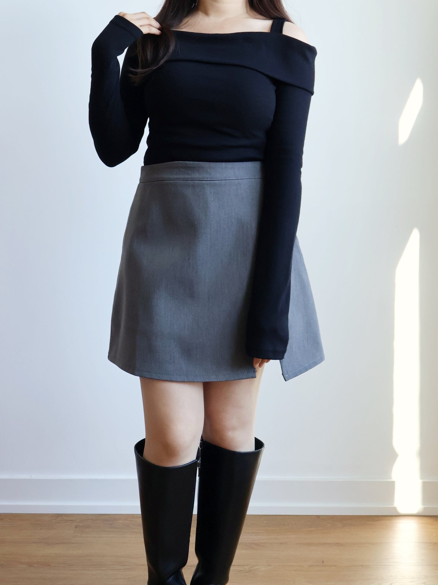 [Warm Fleece] Asymmetrical Neckline One-Shoulder Top(Black)