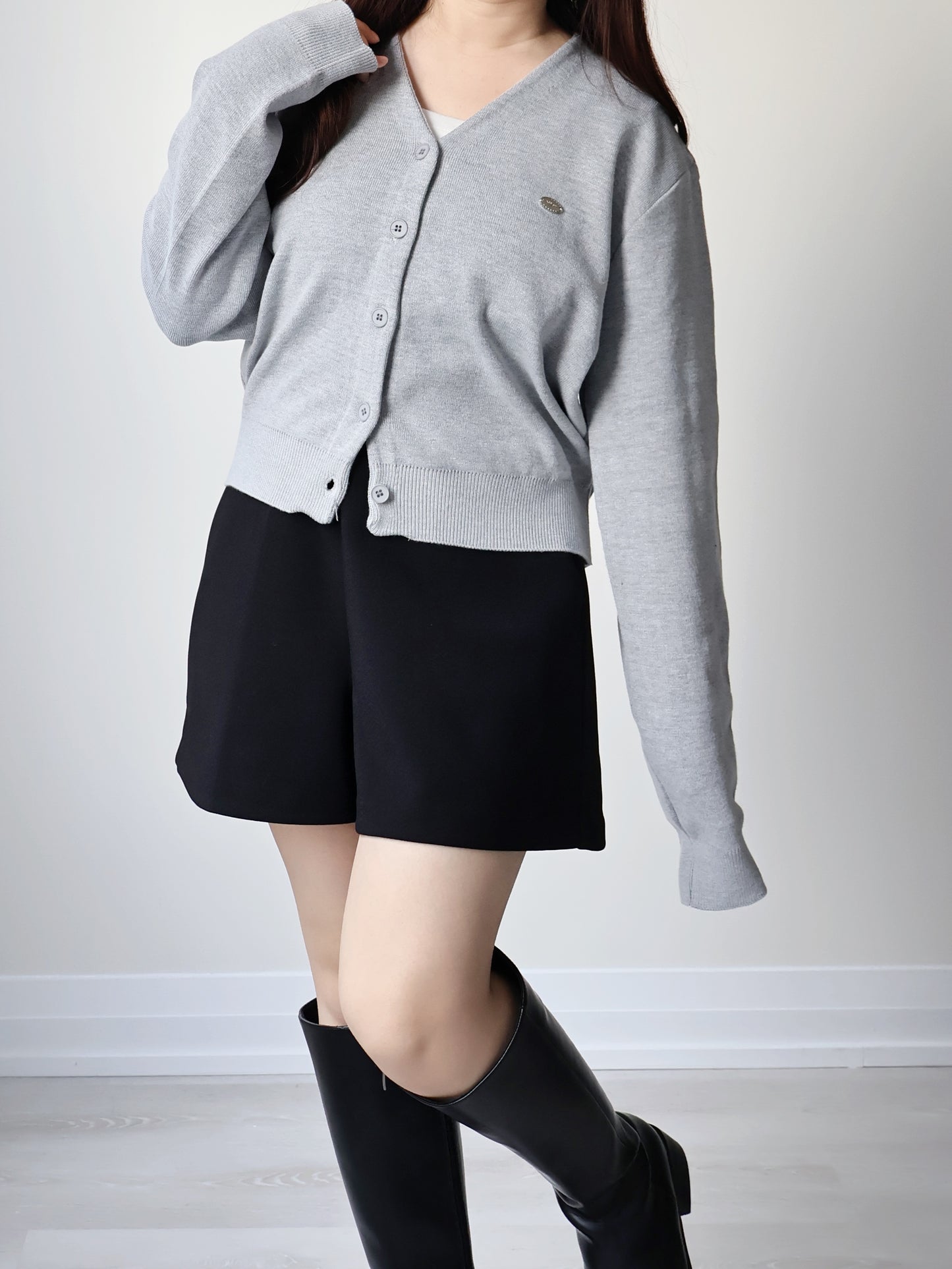 V-neck Silver Plaque Mochi Cardigan(Grey)