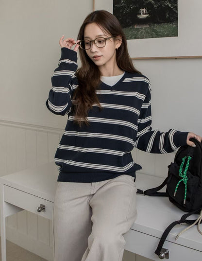 Casual V-neck Striped Sweater(3 colors)