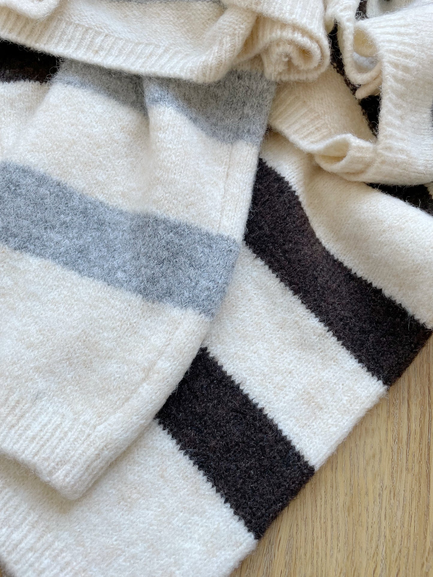 [10% WOOL] Raccoon Striped Cardigan(Light grey)