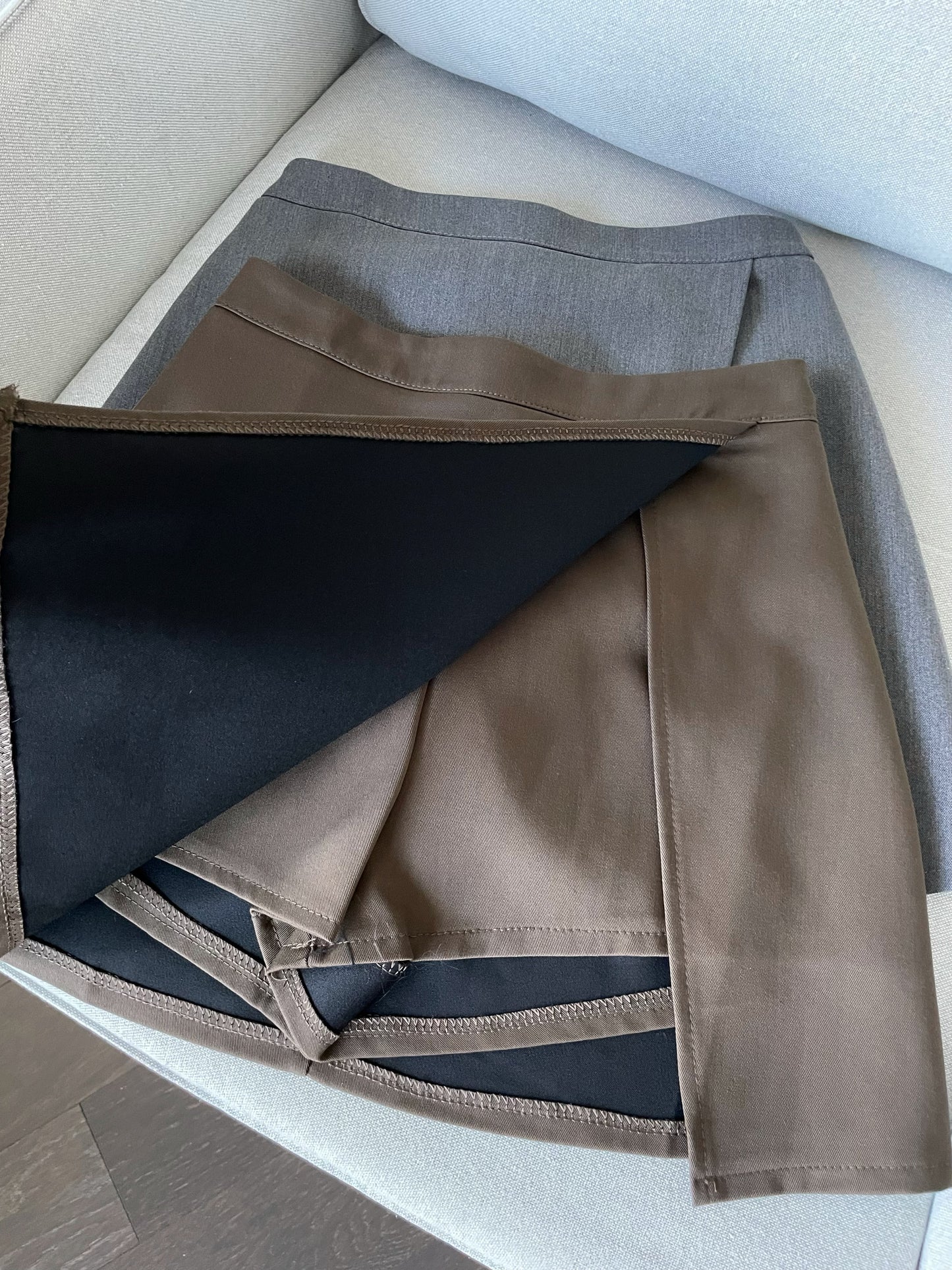 Sleek High Waist Zip Up Split Mini Skirts(Grey)