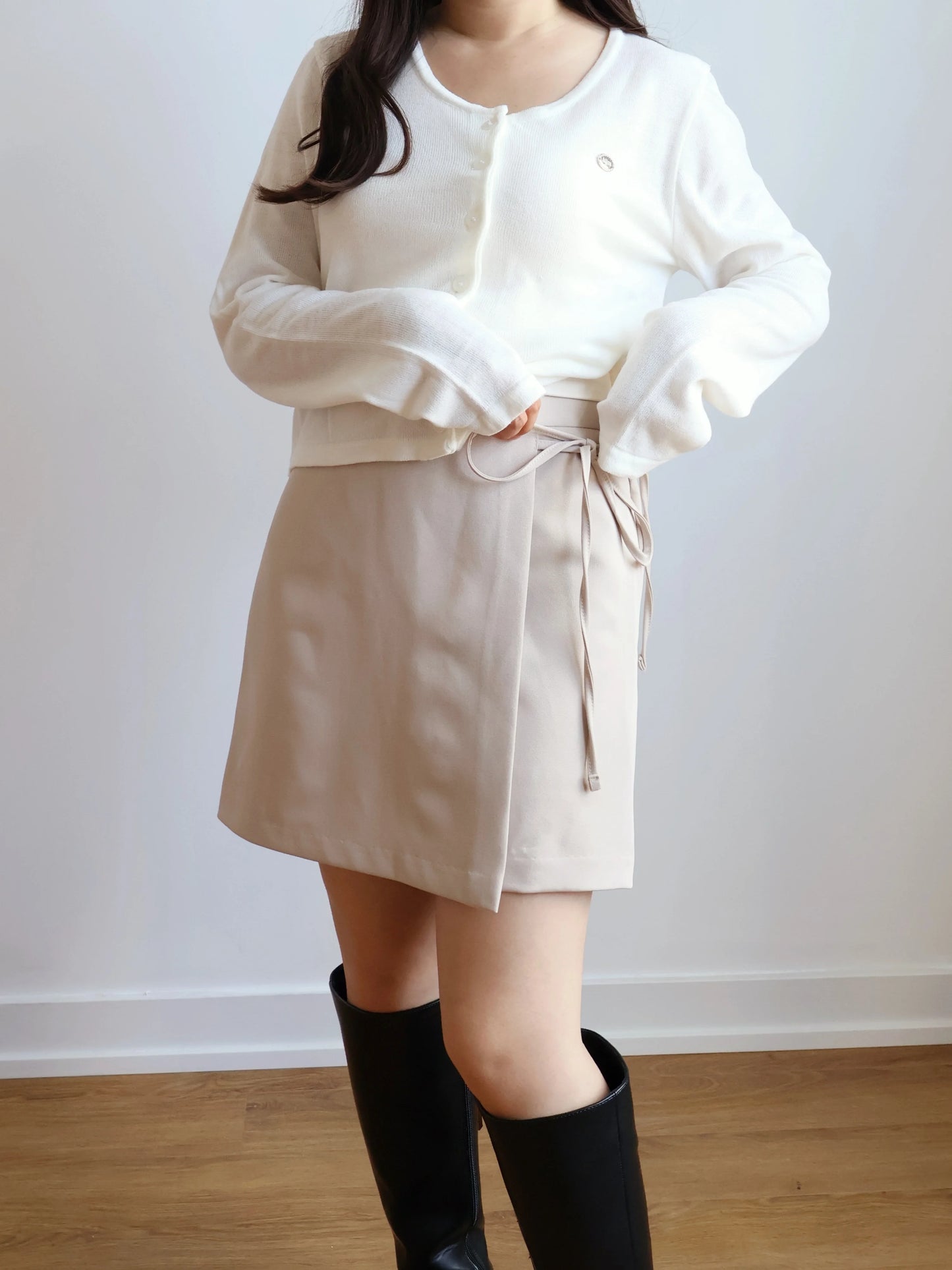 Earth-toned Overlapping Belted Mini Skirt(Beige)