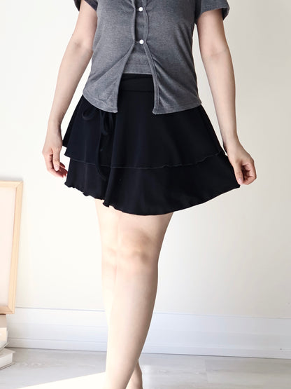 Flowy Flex-Waist Tiered A-Line Mini Skirt(Black)