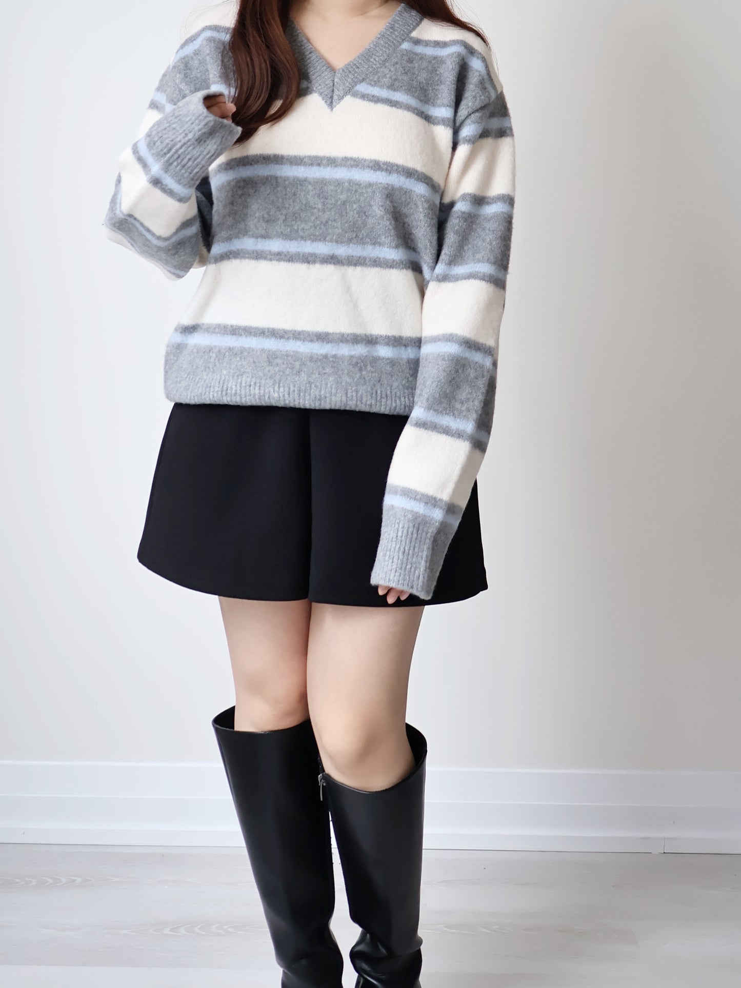 V-neck Retro Striped Sweater(Light Grey)