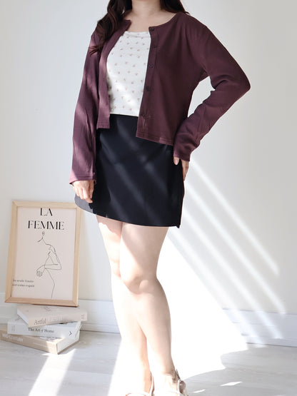Sleek Muted Tone Side-Slit Tailored Skirt(Black)