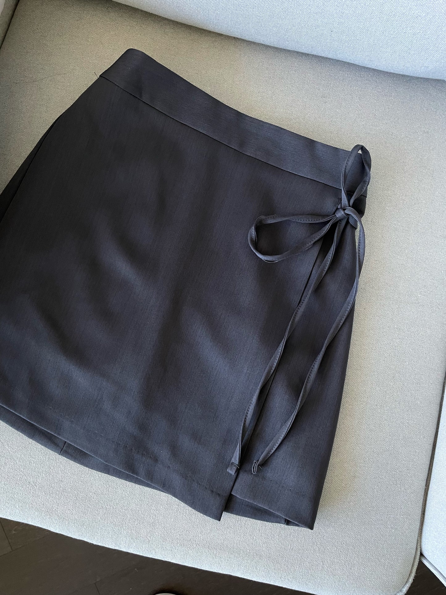Earth-toned Overlapping Belted Mini Skirt(Charcoal)