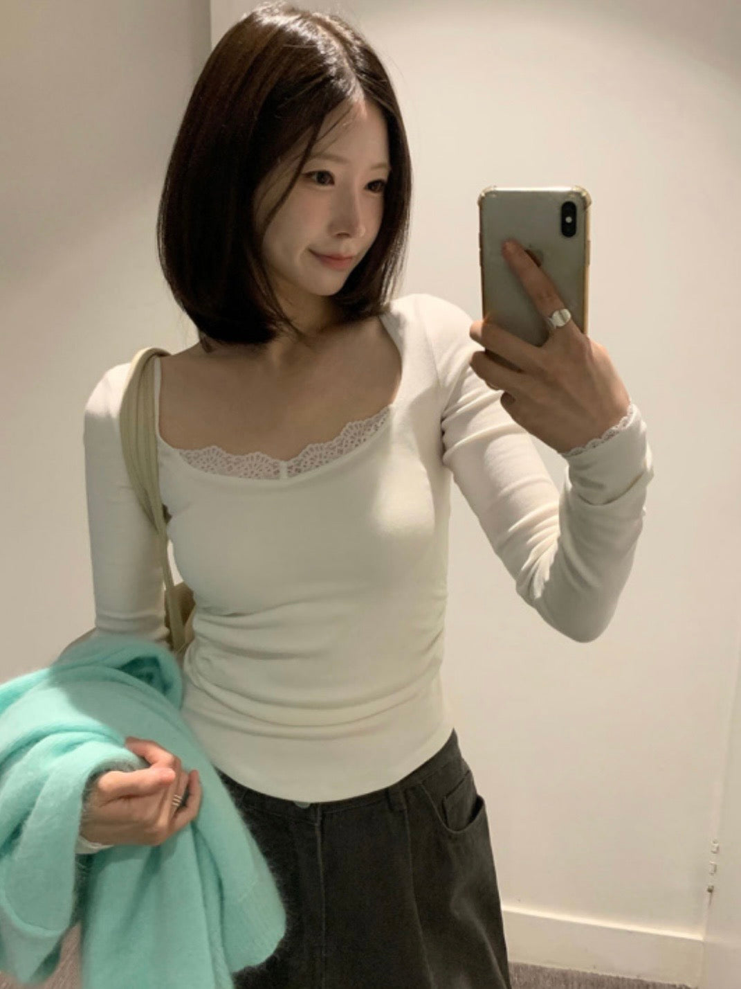 Elegant V-neck Lace Shirring Top(4 colors)