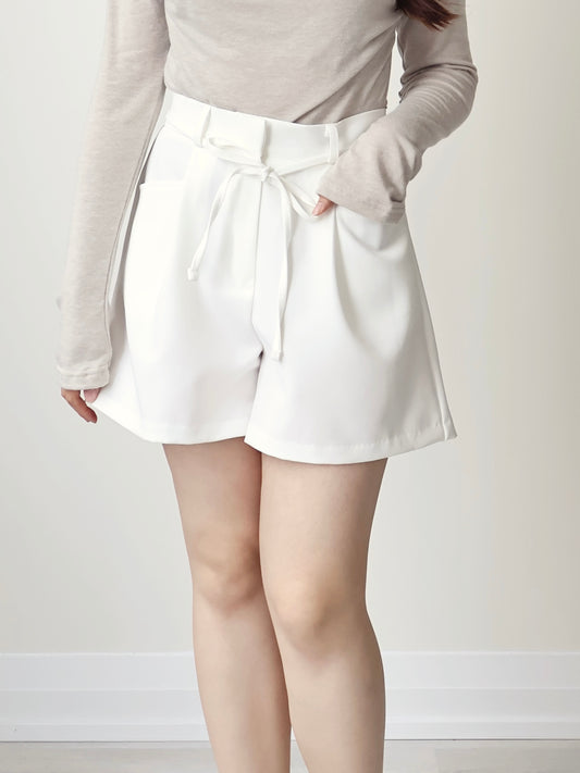 [Pear-Shape Friendly🍐] High-Waist Tailored Shorts with Pockets(Ivory)