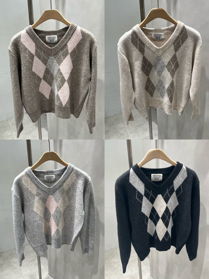 [10% WOOL] V-neck Argyle Sweater