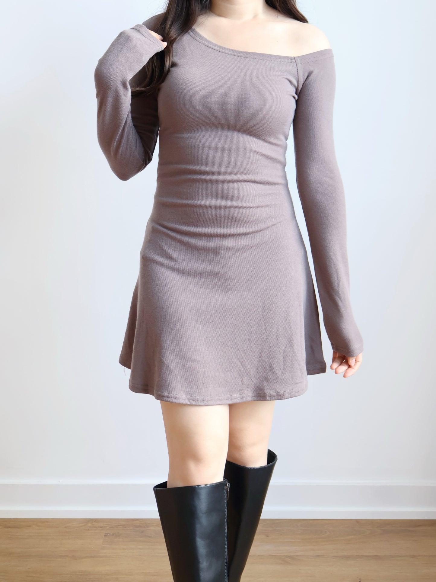 Minimalist Asymmetrical Neck Mini Dress(Brown)
