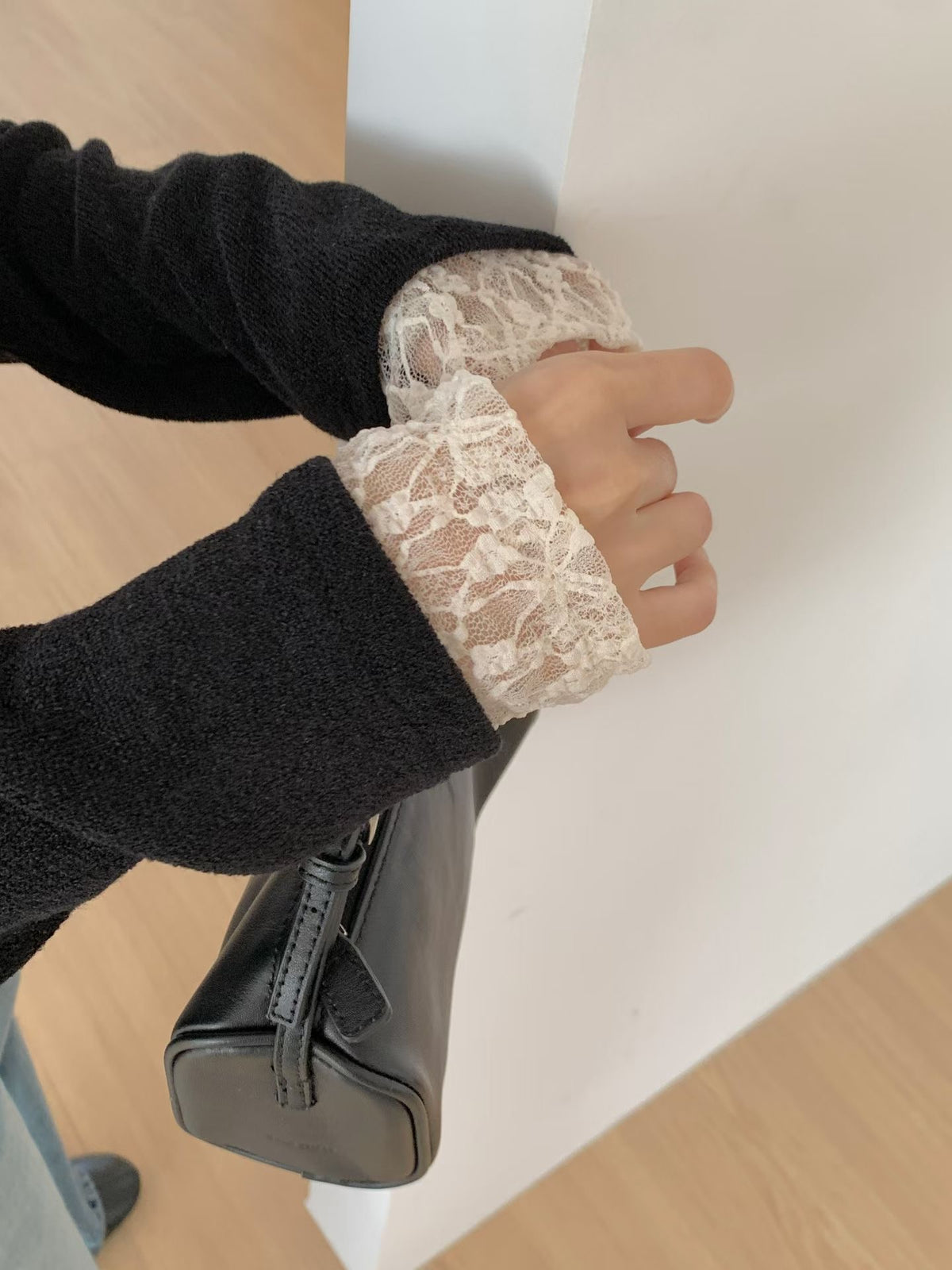 Romantic Lace-Trim Off-Shoulder Top(3 colors)