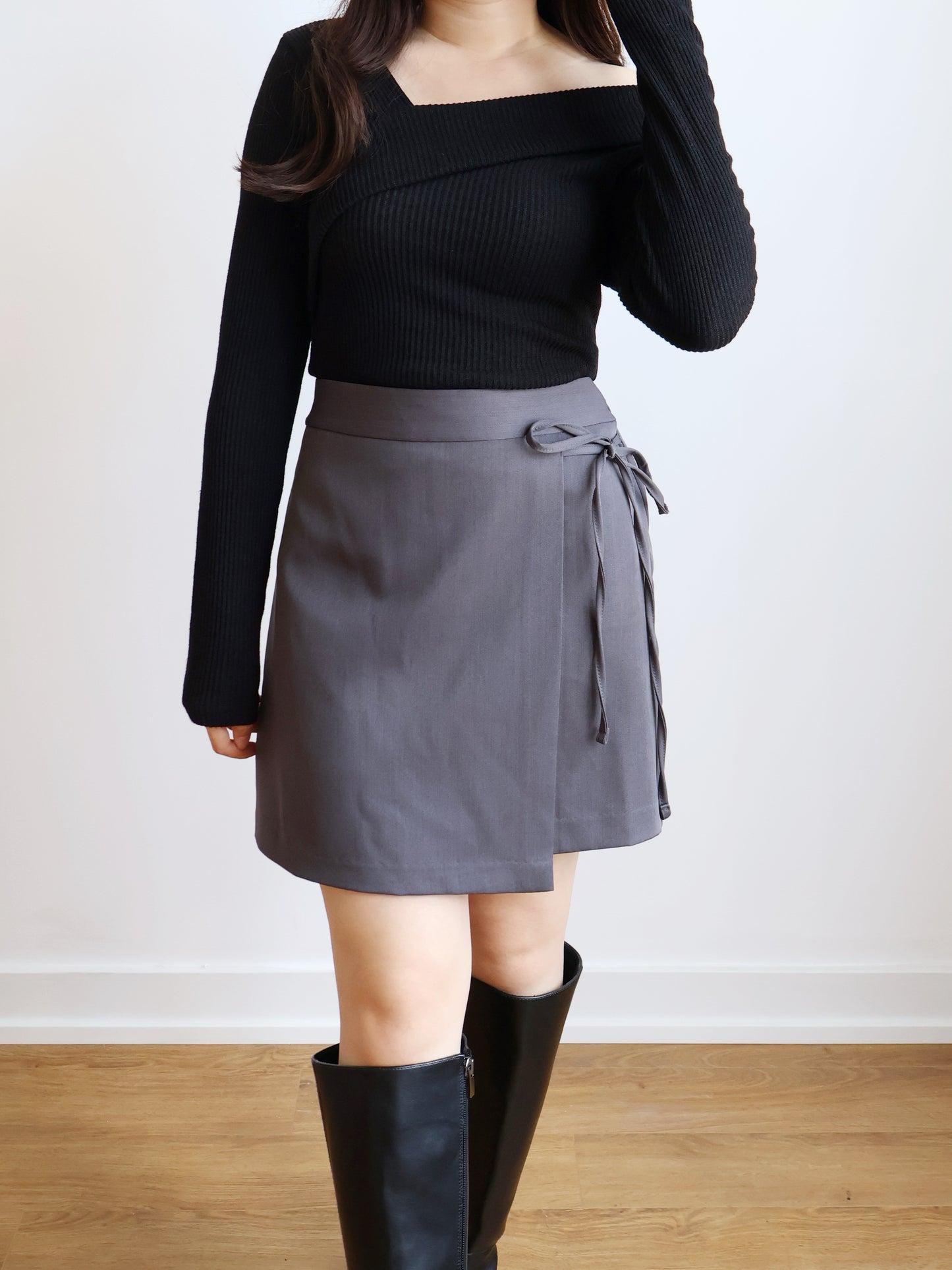 Earth-toned Overlapping Belted Mini Skirt(Charcoal)