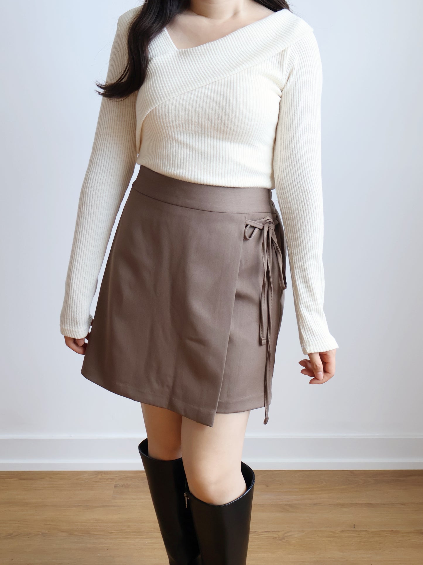 [2-WAYS] Elegant Irregular Neckline High-Elastic Knit Top(Cream)