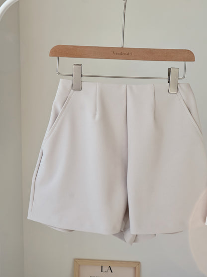 [Wrinkle-Free] Hidden Elastic Waist Tummy-Flattering A-Line Shorts(Beige)