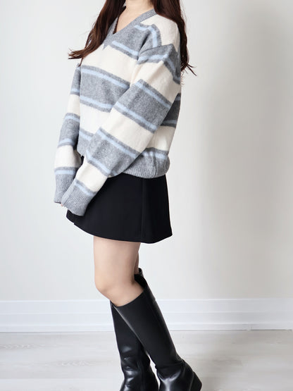 V-neck Retro Striped Sweater(Light Grey)
