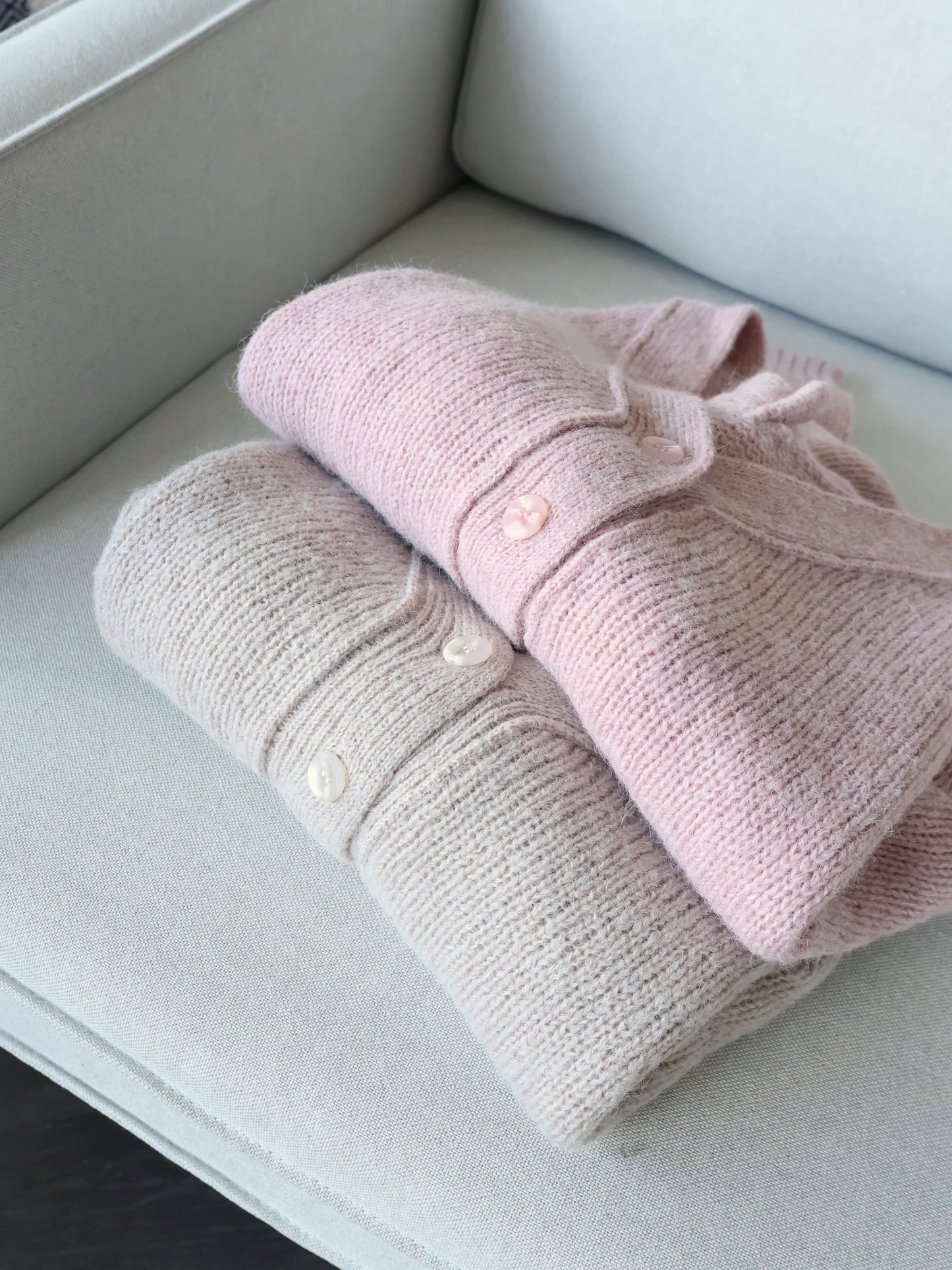 [10% WOOL] V-neck Warm Knit Cardigan (Pinkish purple)