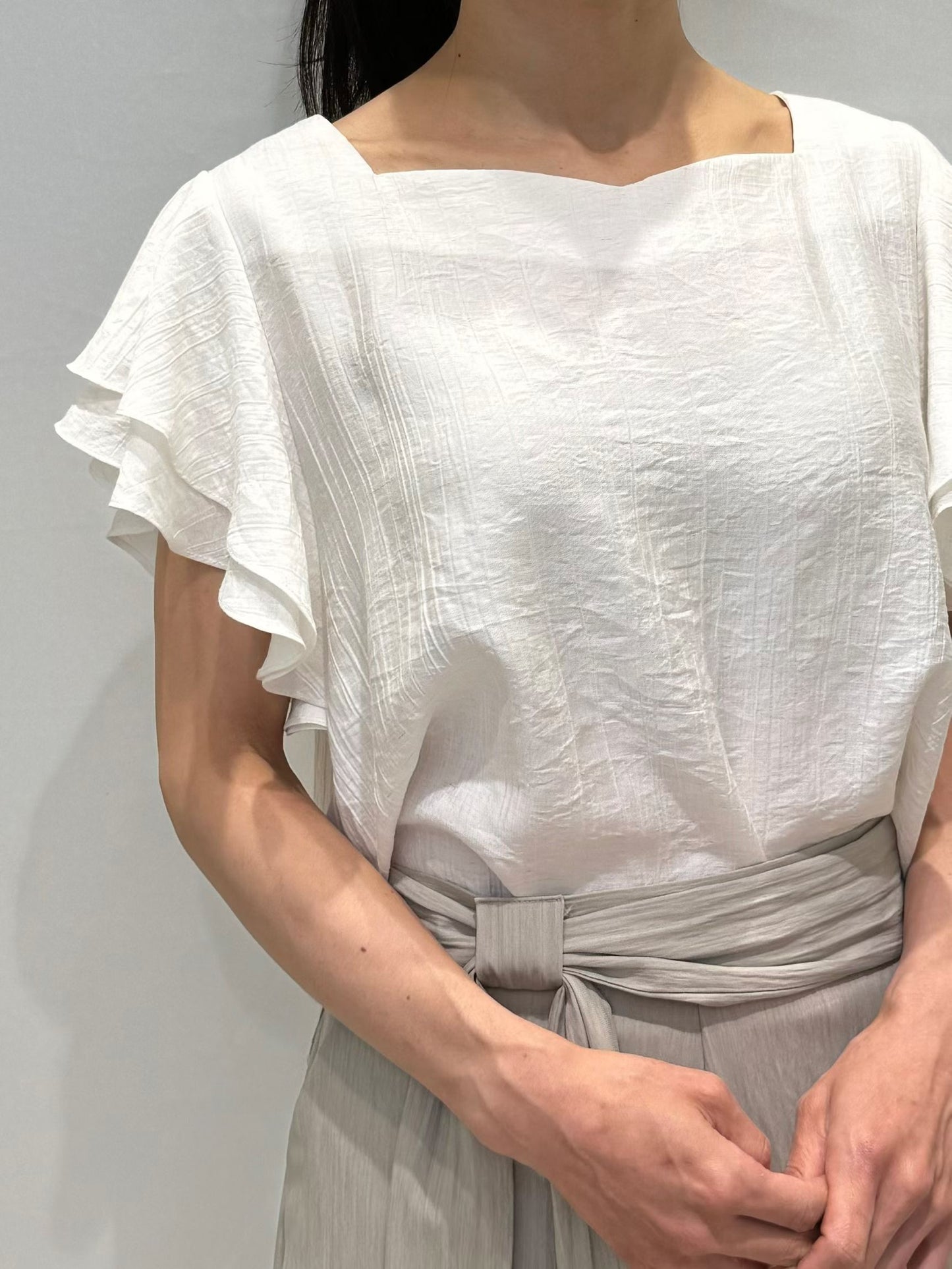 Layered Flutter-Sleeve Slimming Linen Blouse(3 colors)