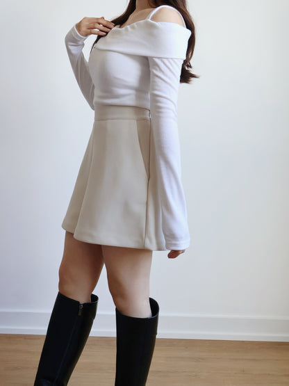 [Warm Fleece] Asymmetrical Neckline One-Shoulder Top(Ivory)