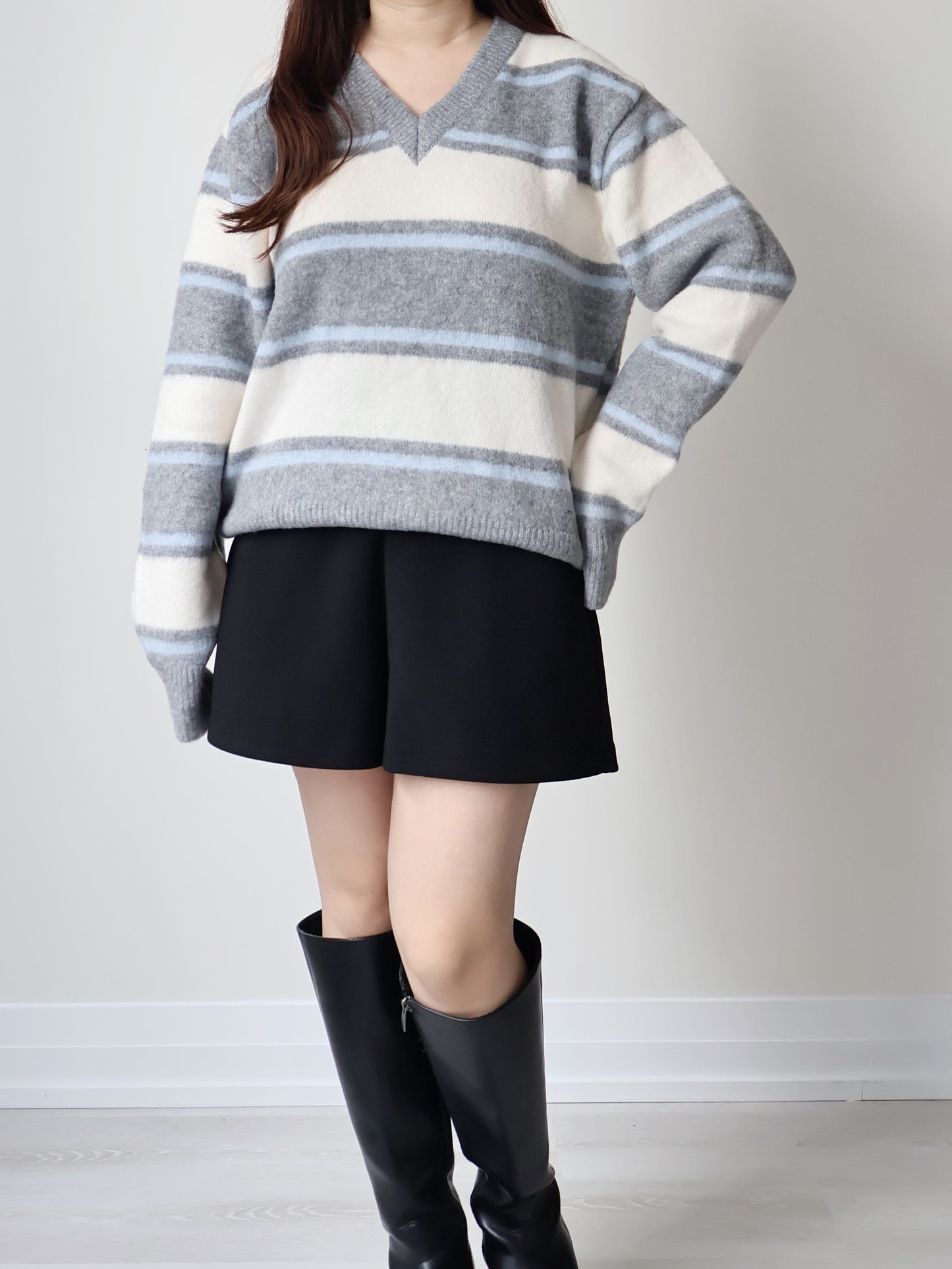 V-neck Retro Striped Sweater(Light Grey)
