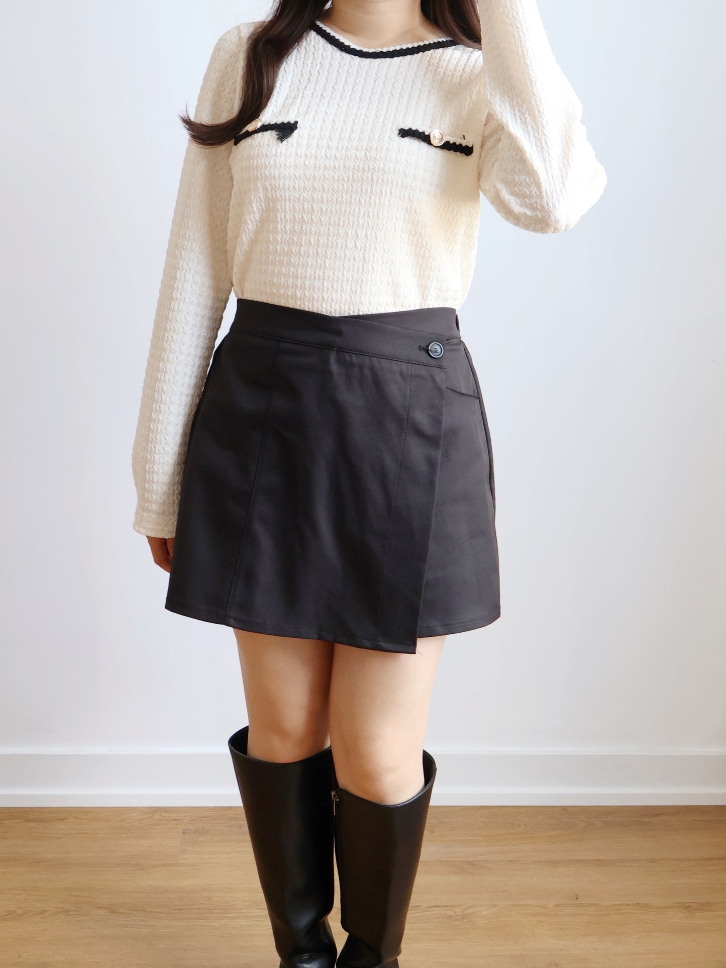 Coco Wave Pattern Embossed Button Top(Ivory)