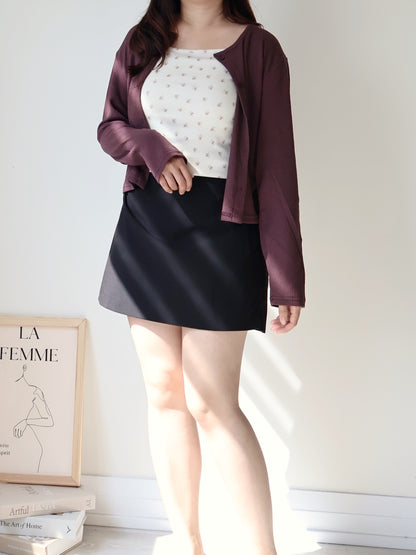 Sleek Muted Tone Side-Slit Tailored Skirt(Black)