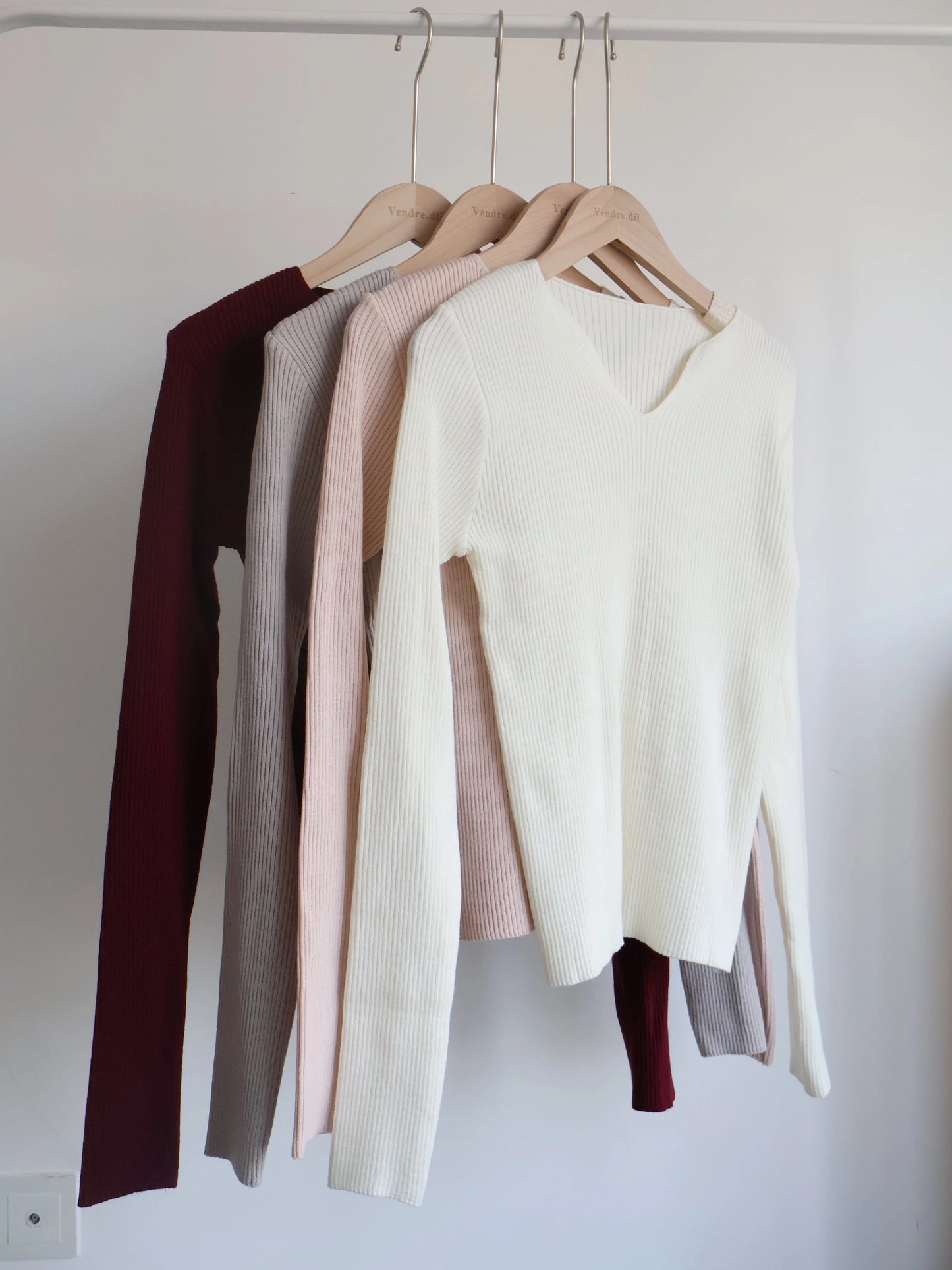 High-Stretch V-Neck Slim Fit Knit Top(Pink)