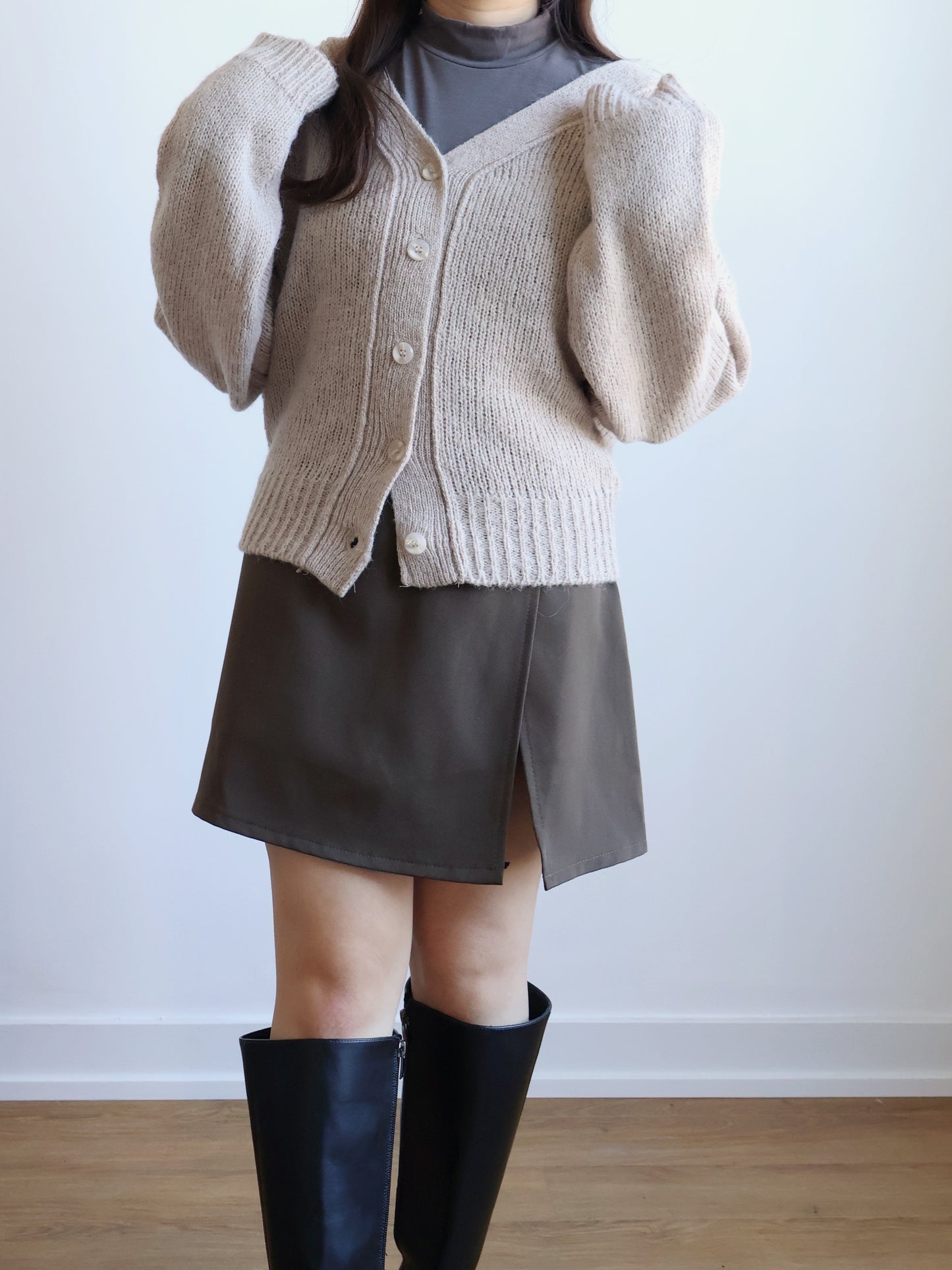 [10% WOOL] V-neck Warm Knit Cardigan (Brown)