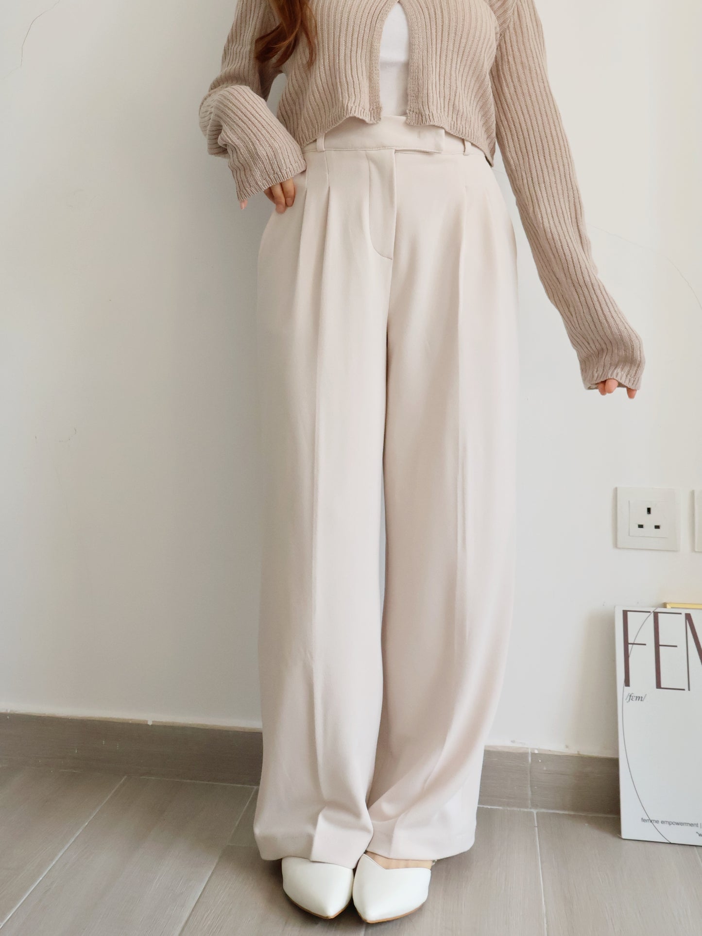[Best Seller🏅] Wrinkle-free Fabric Pleated Straight Leg Trousers(Beige)