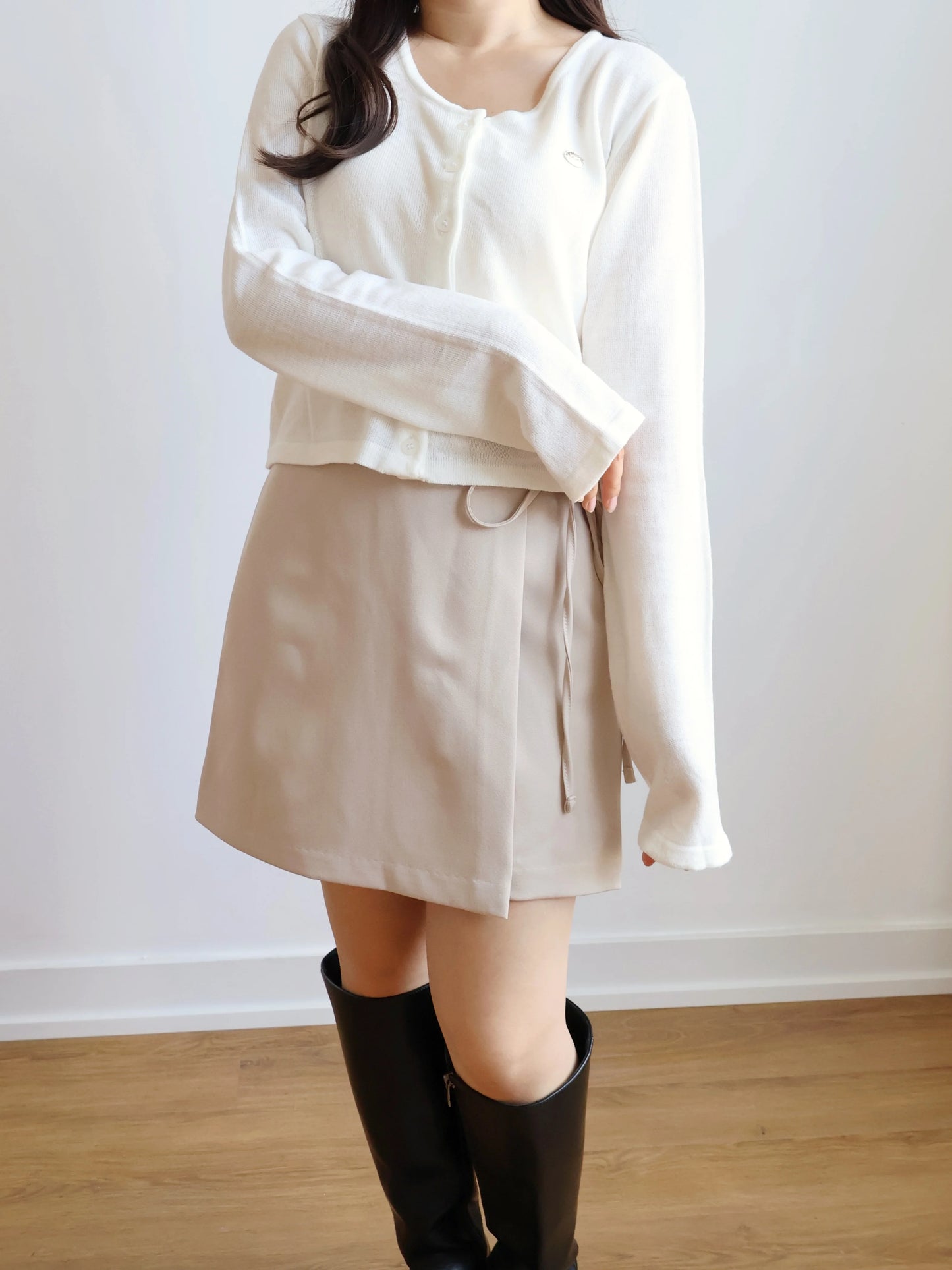 Earth-toned Overlapping Belted Mini Skirt(Beige)