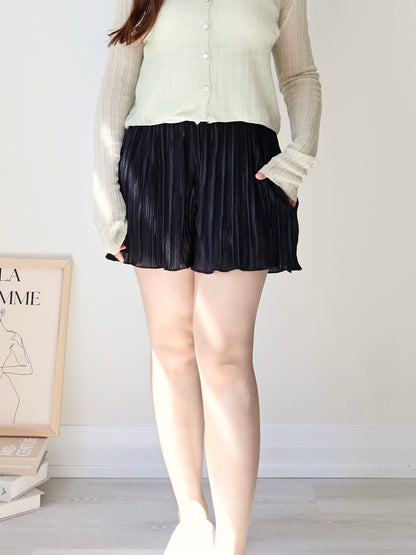 [Wrinkle-Free] Glossy Pleated Pocket Shorts(Black)