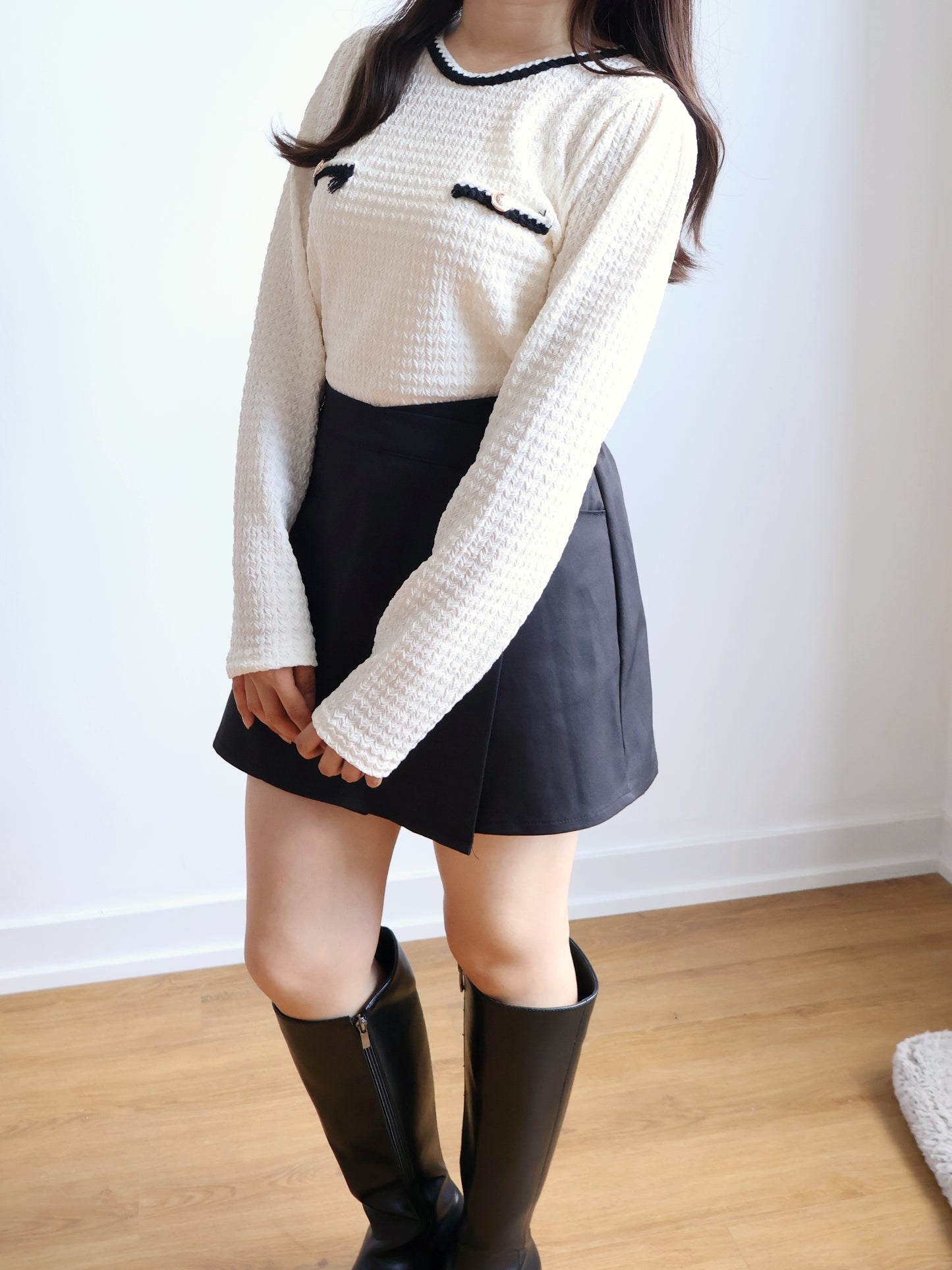 Coco Wave Pattern Embossed Button Top(Ivory)