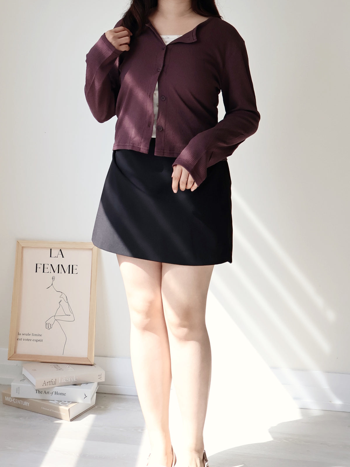 Sleek Muted Tone Side-Slit Tailored Skirt(Black)