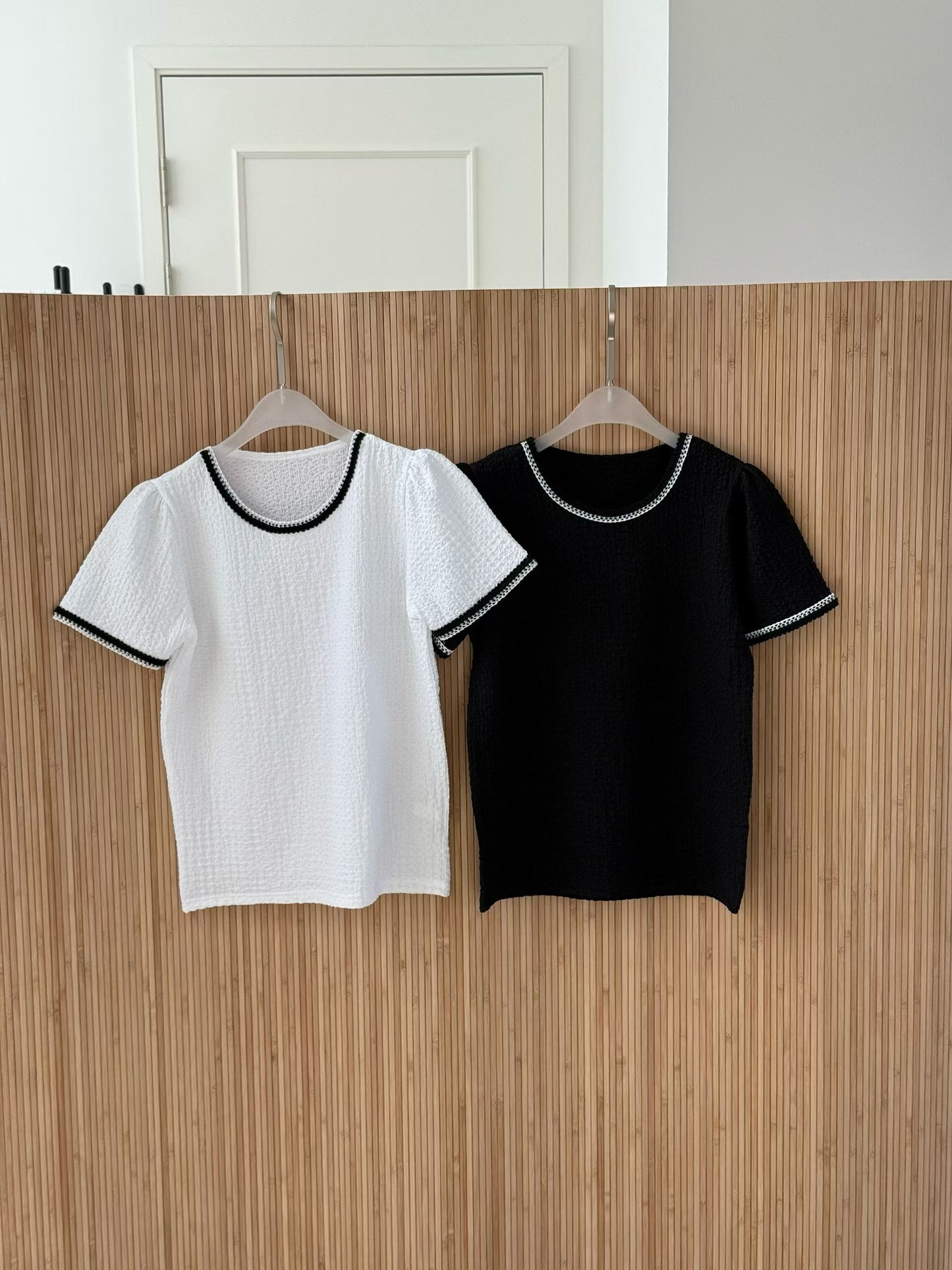 [Wrinkle-Free] Classic Coco Contrast Trim Top(2 Colors)