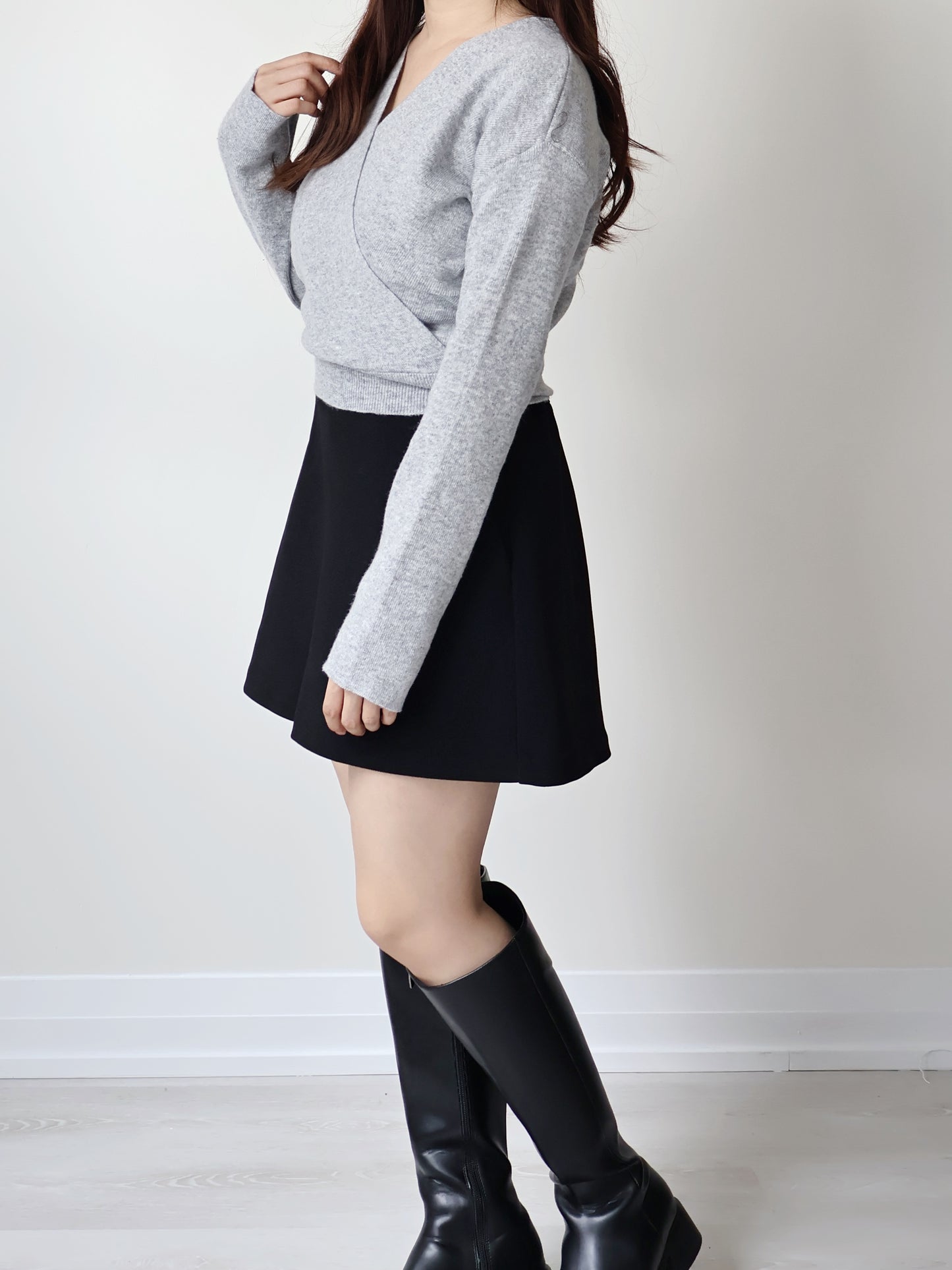 Elegant Crossover V-Neck Waist-Defining Sweater(Light grey)
