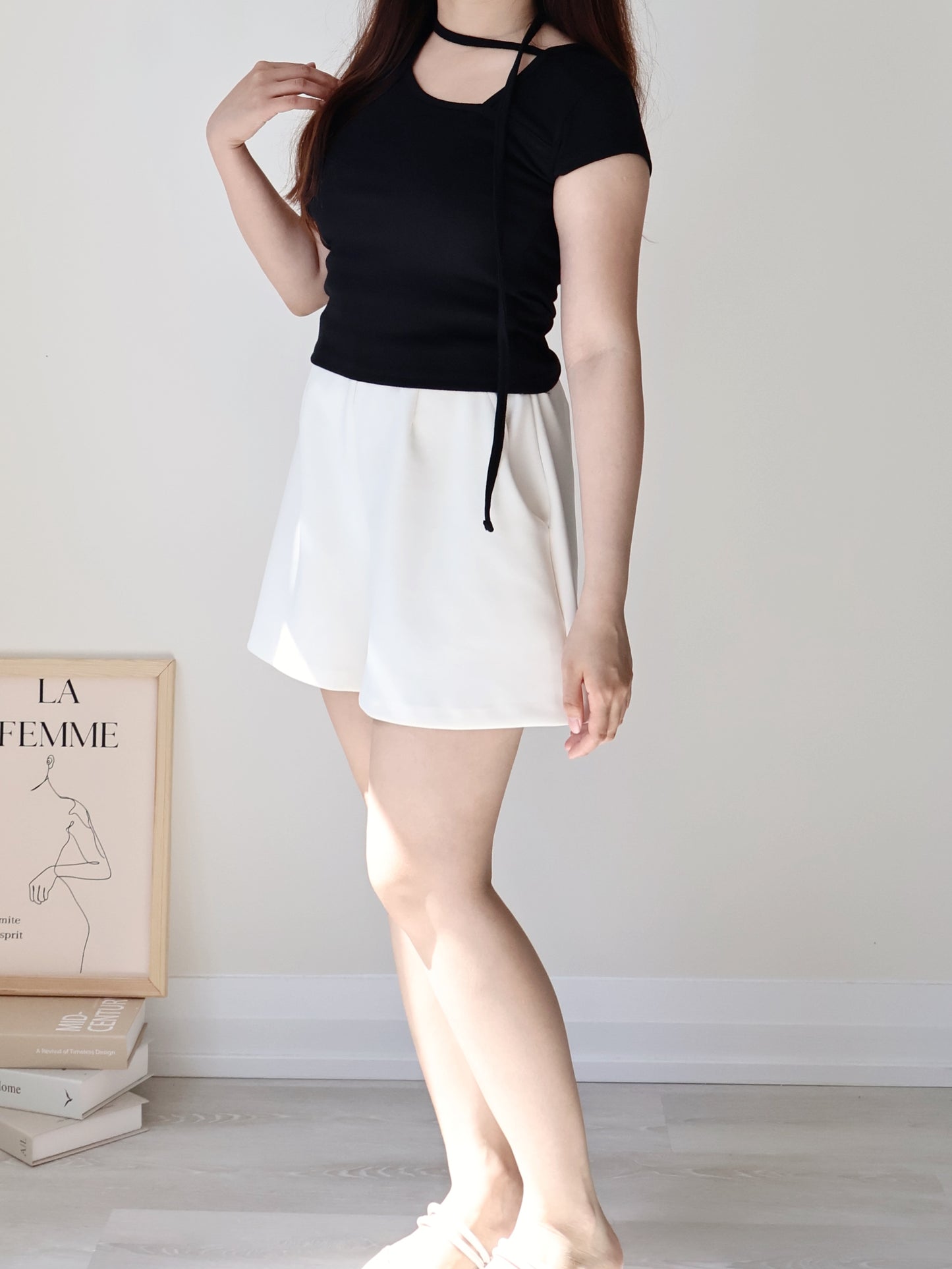 Asymmetric Halter-Tie Stretchy Top
(Black)