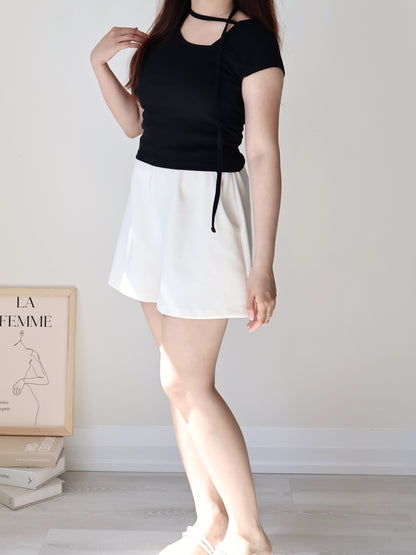 Asymmetric Halter-Tie Stretchy Top
(Black)