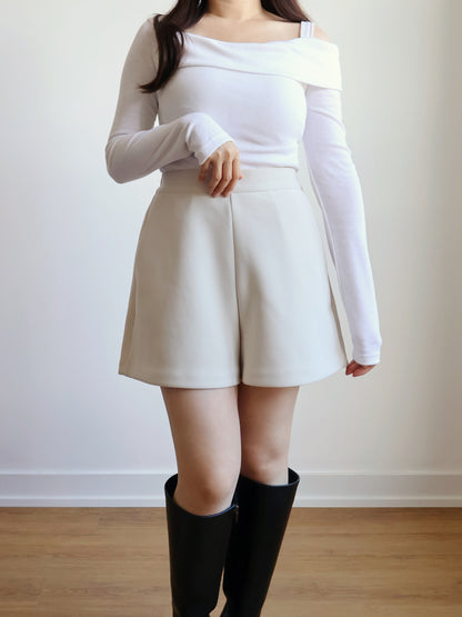 [Warm Fleece] Asymmetrical Neckline One-Shoulder Top(Ivory)