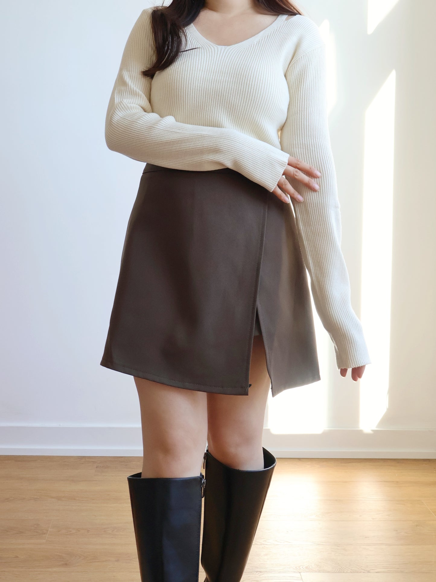 V-neck High-elastic Knit Top(Cream)